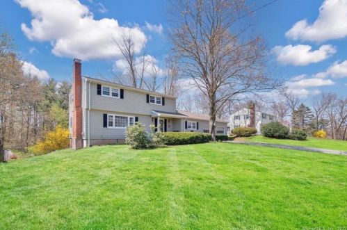 29 Greenfield Dr, Wapping, CT 06074-1319