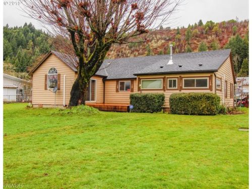 76544 2 St, Oakridge OR  97463-9465 exterior