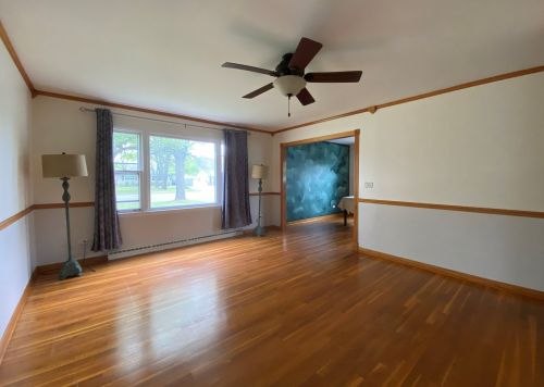 2207 Kirchoff Rd, Rolling Meadows, IL 60008-1806