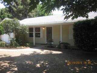 213 Howard Ave, Visalia, CA 93277-4830