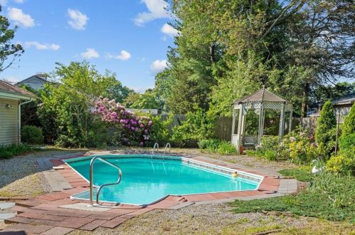 45 Honeysuckle Rd, Warwick RI  02888-5503 exterior