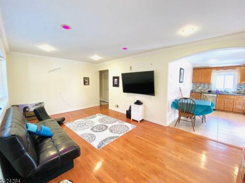 190 Beachwood Rd, Parsippany, NJ 07054-2455