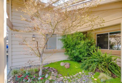 5214 Cowell Blvd, Davis, CA 95618-4451
