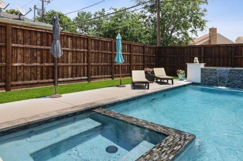 8448 Bellingham Dr, Dallas, TX 75228-6027