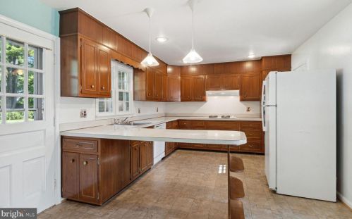 2417 Gate Dr, Silver Spring MD 20906-2207 exterior