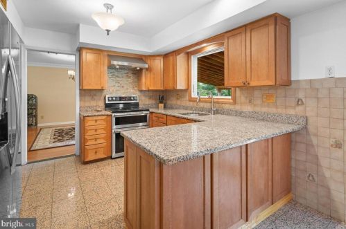 1 Teak Ln, Princeton NJ 08540-4724 exterior