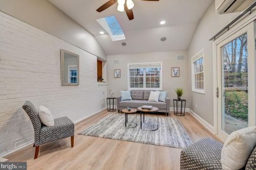 7203 Hadlow Dr, Springfield VA  22152-3529 exterior