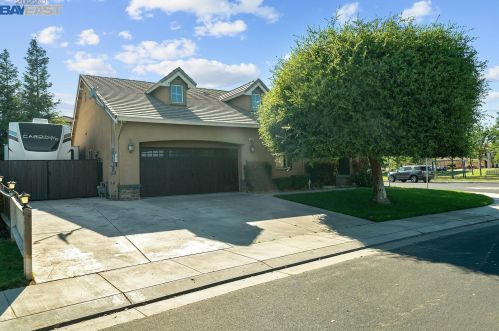 995 Desio Ln, Manteca, CA 95336-8261