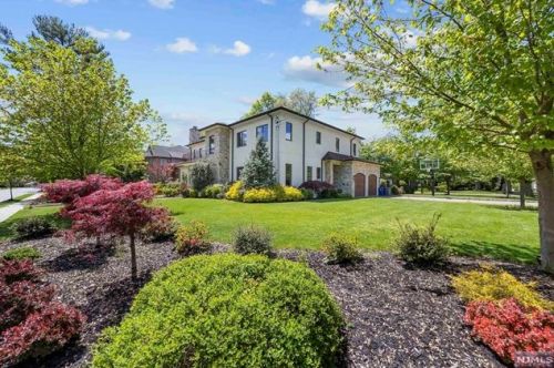 3 Laurence Ct, Closter, NJ 07624-2910