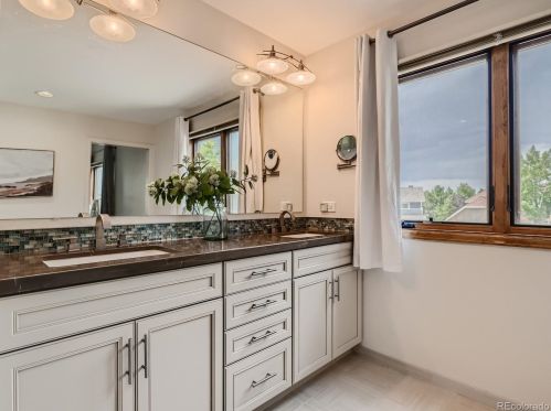 16572 Crestline Pl, Aurora CO 80015-4308 exterior