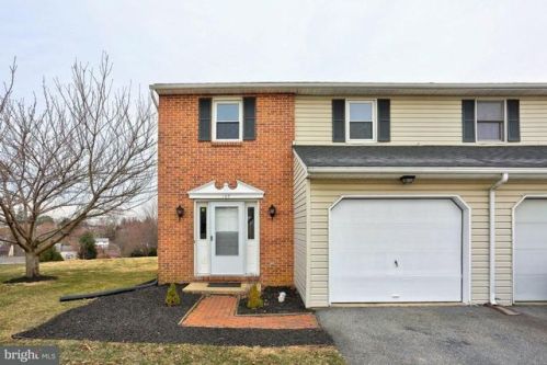 147 Linda Ter, Ephrata, PA 17522-2824