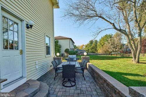 16 Ronit Dr, Trenton NJ 08628-2225 exterior