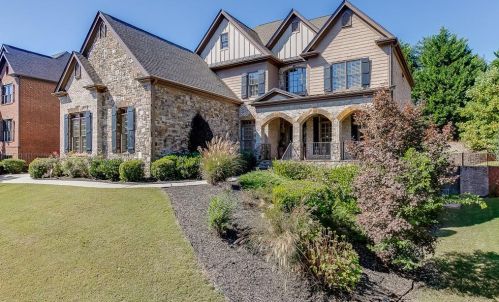2568 Hidden Falls Dr, Buford, GA 30519-4582