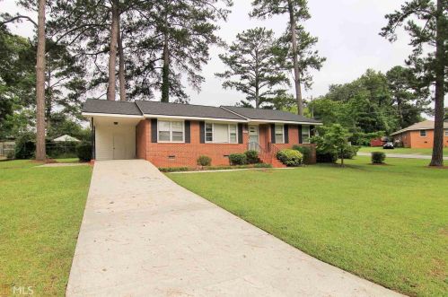 201 Springdale Dr, Warner Robins, GA 31088-4023