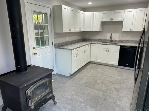 87 Lynn St, Colchester, CT 06415-1116
