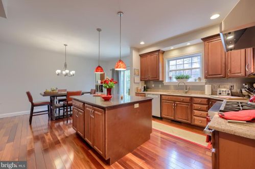 3 Twin Oaks Holw, Lancaster PA  17601-2234 exterior