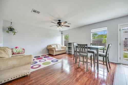 676 Goldenrod St, Uhland TX  78640-5456 exterior