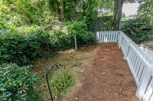 1900 Harper Rd, Atlanta GA  30318-3023 exterior