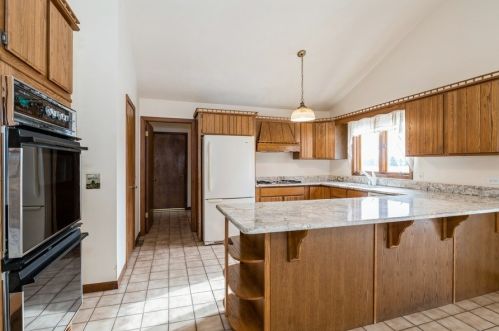 42530 Pedersen Ln, Antioch, IL 60002-9139