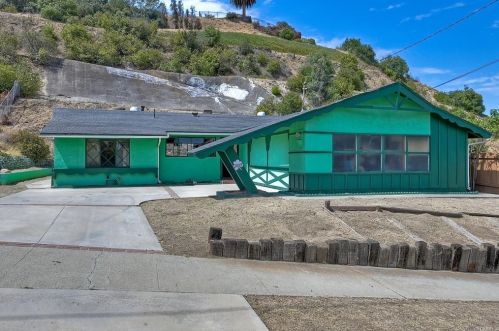 2409 Sarbonne Dr, Oceanside, CA 92054-5737