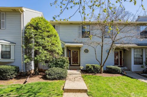 1005 Timber Oaks Rd, Edison, NJ 08820-4205