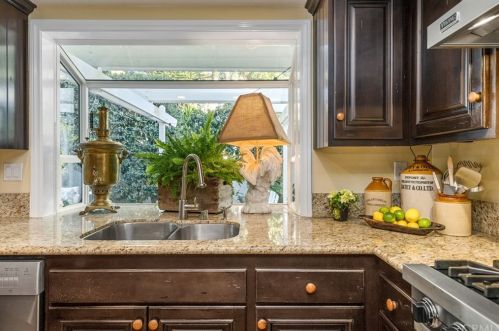 16 Chenile, Irvine CA  92614-7528 exterior