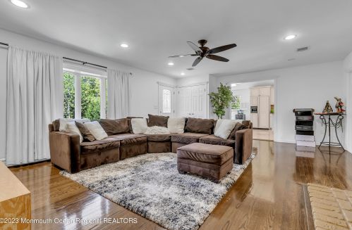 380 Wall St, Tinton Falls NJ  07724-2422 exterior