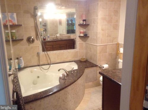 86 Lewisville Rd, Trenton NJ  08648-1801 exterior