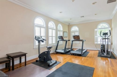 121 Forest Dr, Piscataway NJ  08854-2273 exterior