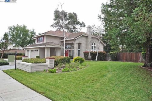 635 Zermatt St, Livermore, CA 94551-6174
