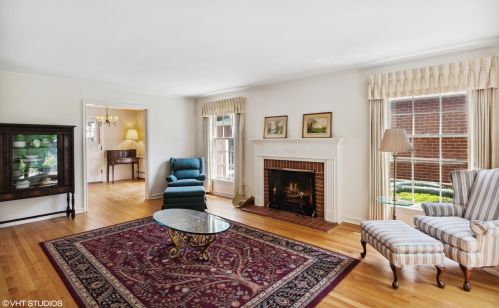 215 Stratford Rd, Arlington Hts, IL 60004-6403
