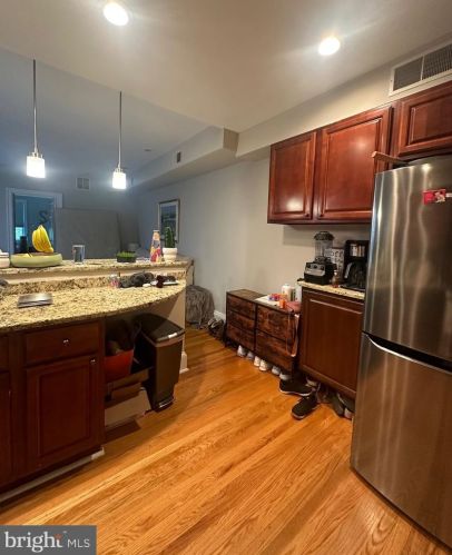 311 12th St, Philadelphia, PA 19107-1221