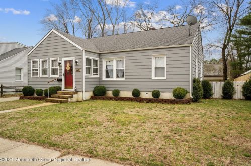 614 Chestnut St, Lakehurst, NJ 08733-2506