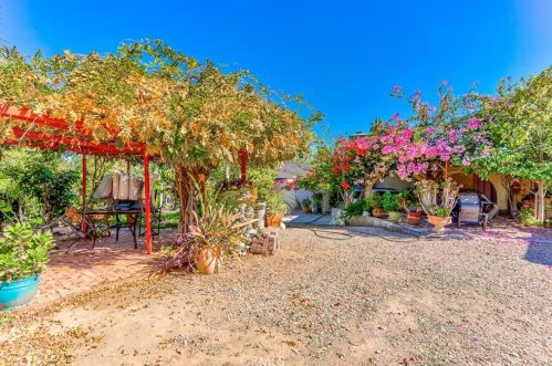 4890 Crest Ave, Riverside CA  92503-2942 exterior