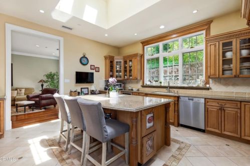1438 Opechee Way, Glendale CA  91208-1962 exterior