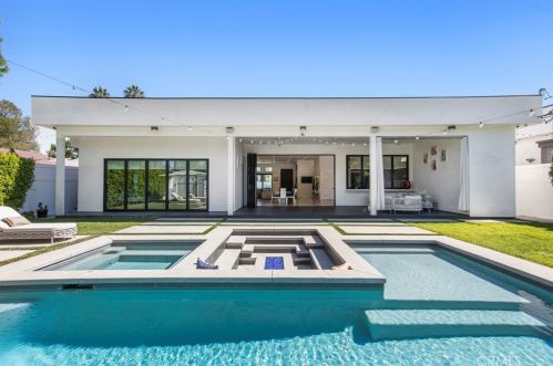 5511 Leghorn Ave, Van Nuys, CA 91401-5426