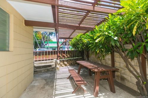 940 Punahou St, Honolulu HI  96826-2555 exterior