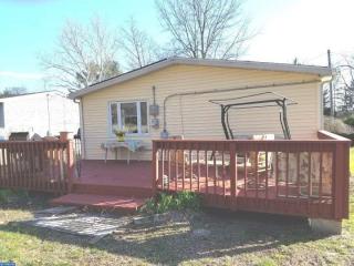 4 Catalpa Ln, Willingboro, NJ 08046-3810