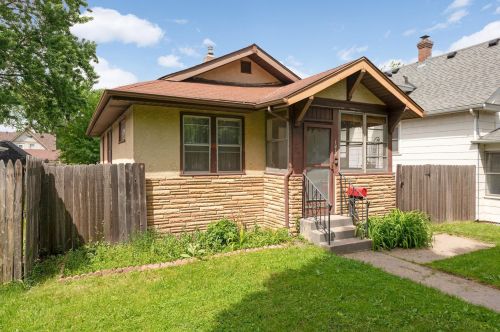 1217 6th St, Saint Paul, MN 55106-4702