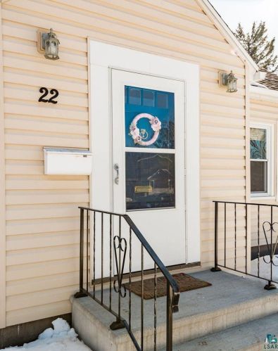 22 Winona St, Duluth, MN 55803-1806