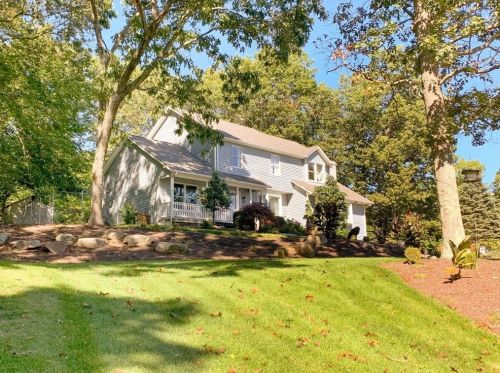 26 Rollingwood Dr, Providence, RI 02919-1634