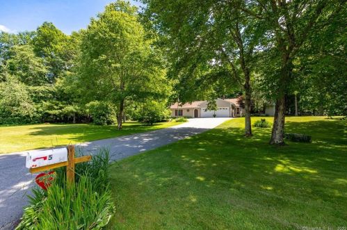 5 Lena Ln, East Hampton, CT 06424-1880