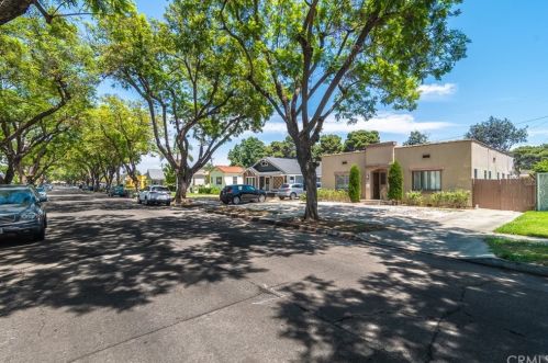 427 Linwood Ave, Santa Ana, CA 92701-4326