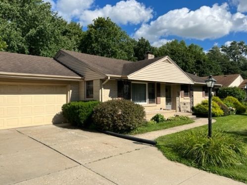 1303 Roncevalles Ave, Rockford, IL 61107-2053