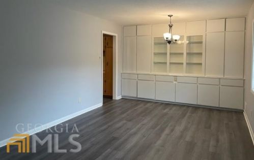 822 Ridgewood Ct, Forest Park, GA 30297-4257