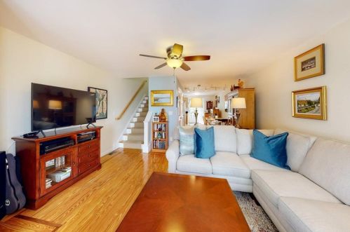 97 Evergreen St, Providence, RI 02906-1900