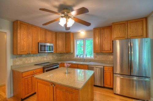 152 Lambtown Rd, Gales Ferry, CT 06339-1928