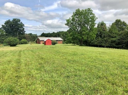 790 Ice Pond Rd, Vandergrift, PA 15690-8221