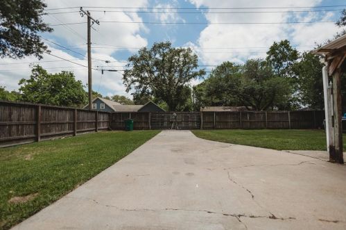 800 Morgan St, Angleton TX 77515-4722 exterior