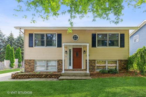 129 Trenton Ave, South Elgin, IL 60177-1852